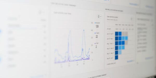 Analytics-Dashboard mit Conversion-Daten fuer die Conversion Rate Optimierung