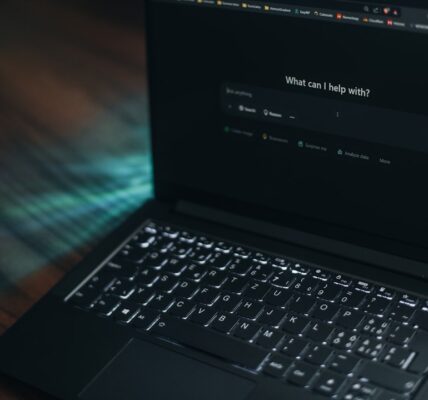 Laptop mit Suchleiste und AI-Ergebnissen als Symbol fuer die neue SEO-Strategie