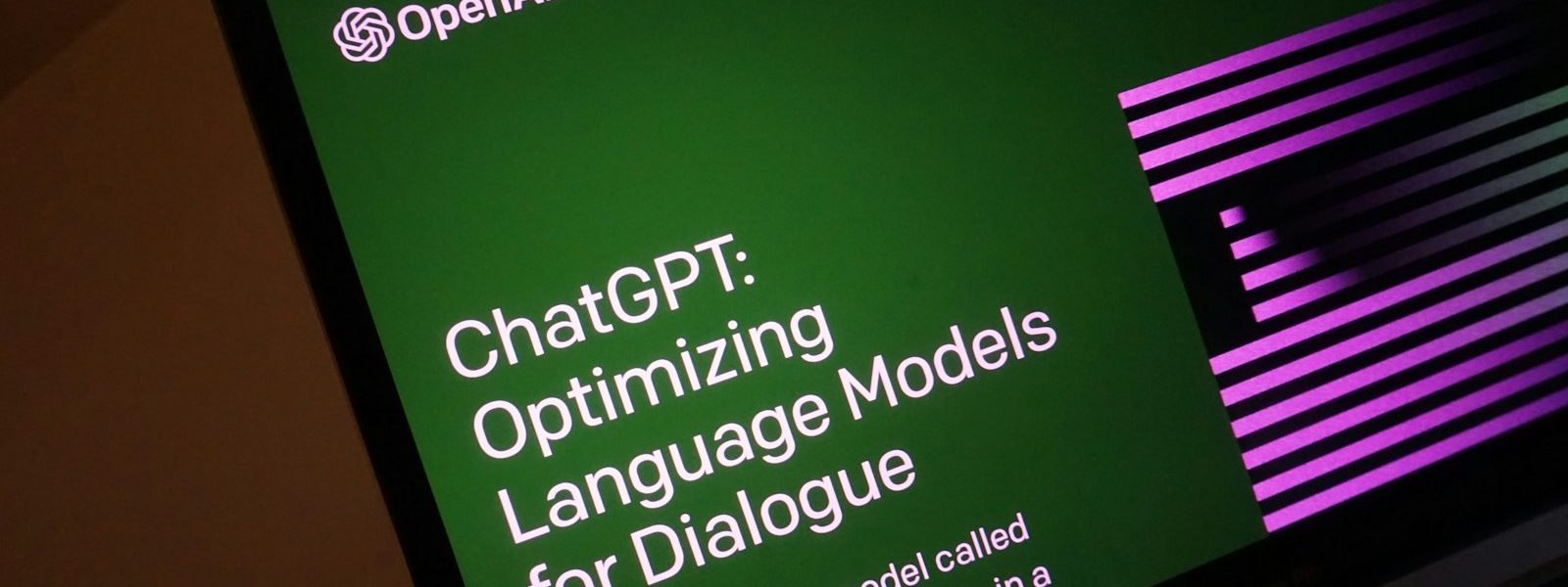 Laptop-Bildschirm mit OpenAI ChatGPT-Webseite zur KI-Inhaltserkennung