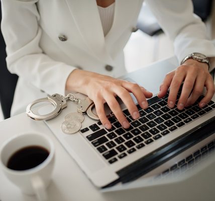 office workspace coffee (foto: Shixart1985 / CC BY 2.0, Wikimedia Commons)