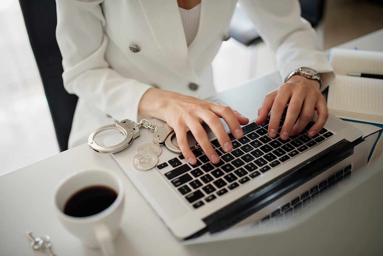 office workspace coffee (foto: Shixart1985 / CC BY 2.0, Wikimedia Commons)