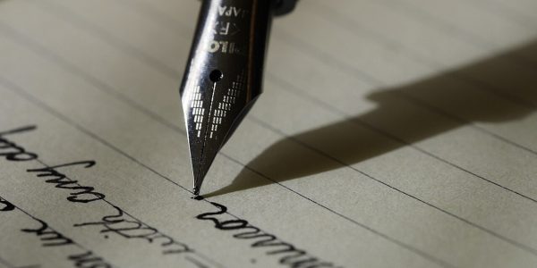 notebook pen writing (foto: Aaron Burden aaronburden / CC0, Wikimedia Commons)