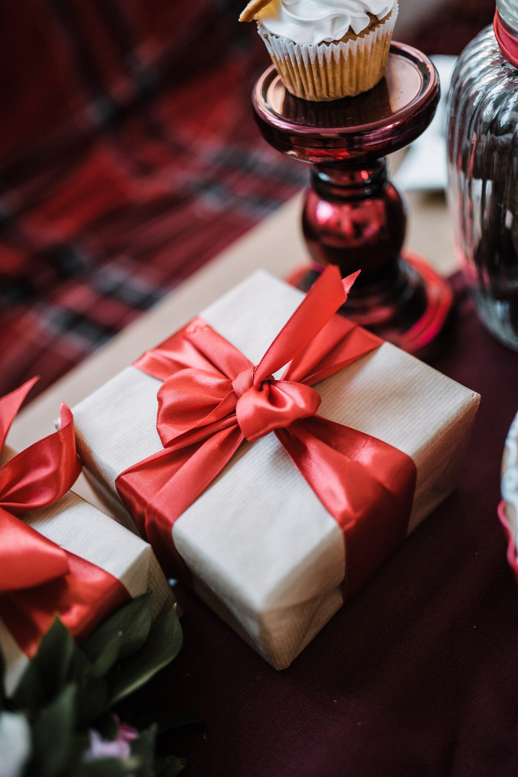 gift boxes red ribbon